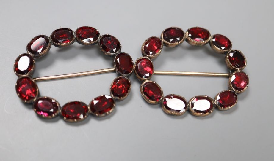 A pair of early 19th century yellow metal overlaid and garnet set oval shoe buckles, 39mm, gross 14.6 grams.